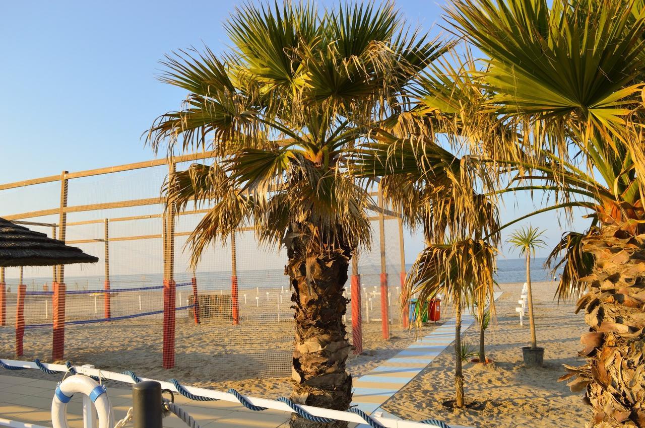 Hotel Villa Cesira Bellaria-Igea Marina Bagian luar foto